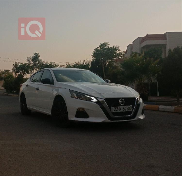 نيسان ألتيما